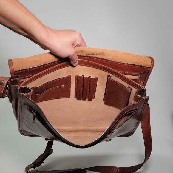 Vintage Brown Italian Leather Messenger Bag Swivel Clasp - Picture 8 of 16
